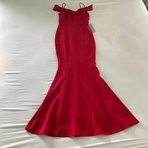 BRAND NEW Scarlet Red Off-Shoulder Sleeveless Mermaid Evening Gown (Size M)